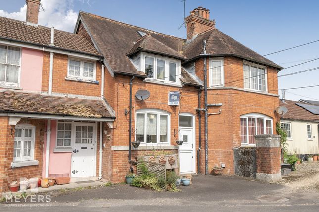 2 bed property, in Station Road, £170,000