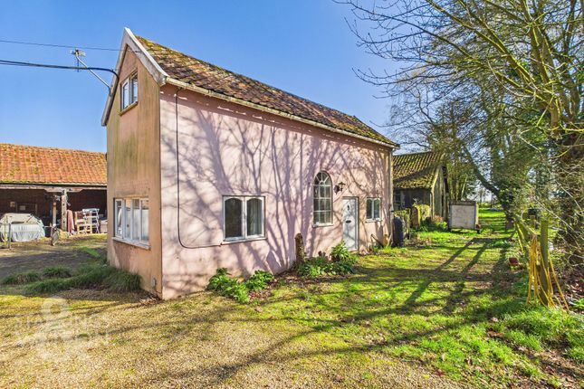 2 bed property, in Algar Road, £220,000