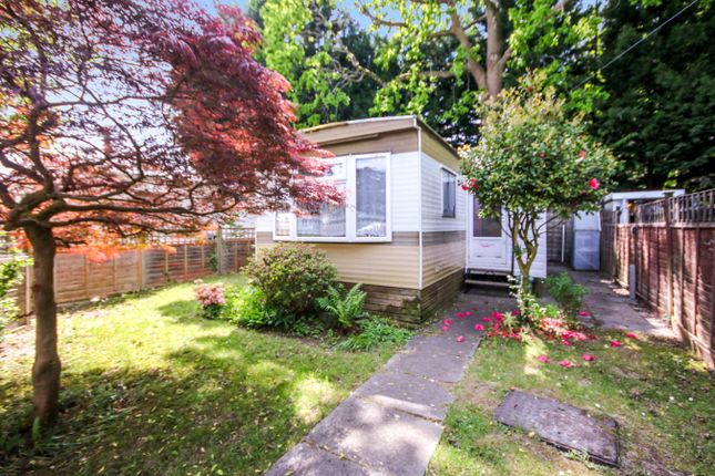 1 bed property, in Meadowside Park, £75,000