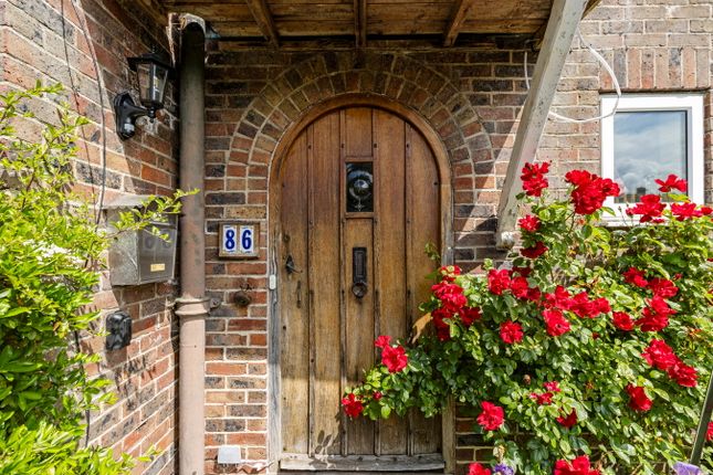 3 bed property, in Brook Street, £380,000