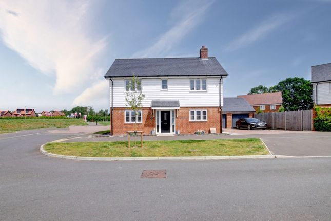 4 bed property, in Iris Close, £475,000