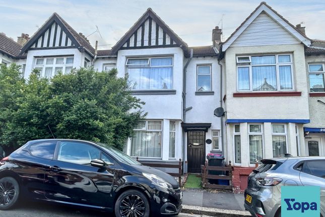 3 bed property, in Tintern Avenue, £365,000