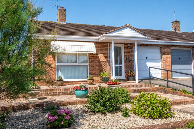 2 bed property, in Rectory Close, £345,000