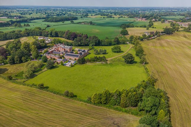 8 bed property, in Corbrook, £800,000