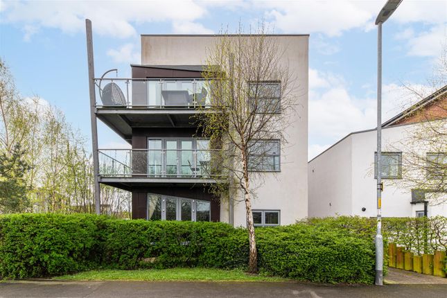 2 bed property, in Winters Pass, £140,000