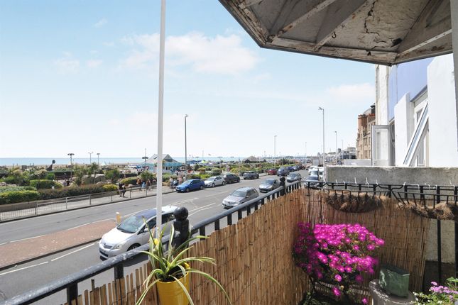 2 bed property, in George Street, £280,000