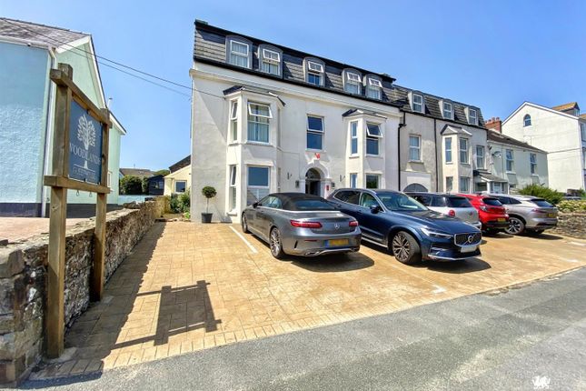 10 bed property, in St. Brides Hill, £850,000