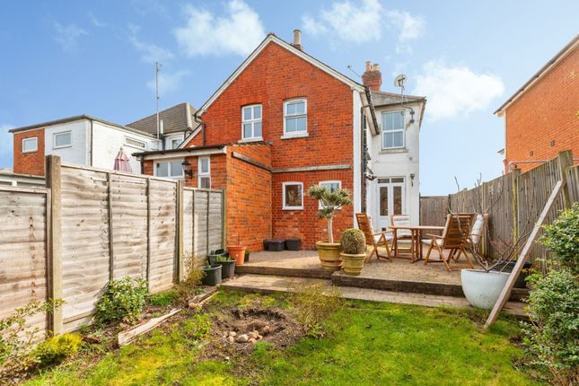 2 bed property, in Courthouse Road, £485,000