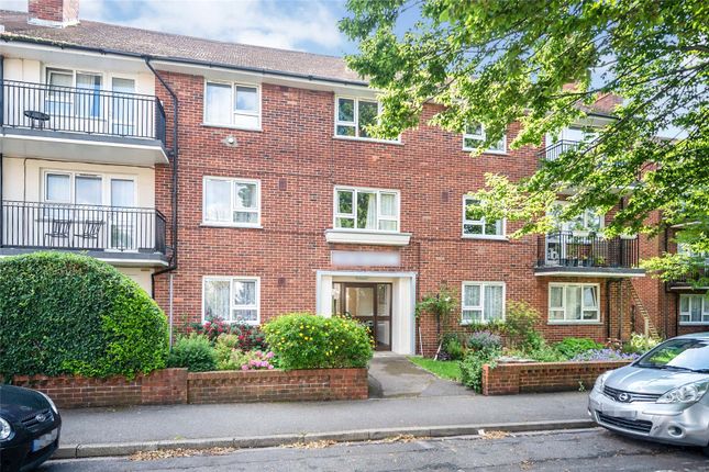 2 bed property, in Stone Street, £160,000
