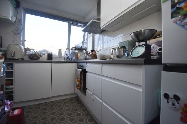 1 bed property, in Pentland Close, £175,000