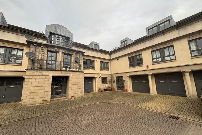 1 bed property, in 34/4 Cavalry Park Drive, £199,000