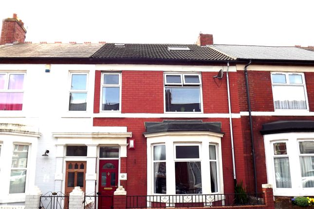 5 bed property, in Laburnum Avenue, £260,000