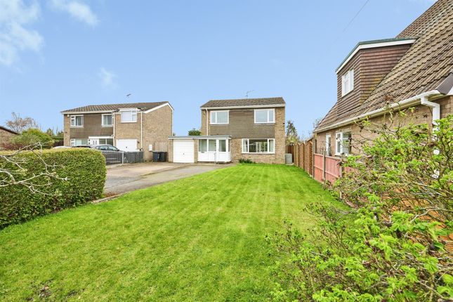 3 bed property, in Drapers Close, £325,000