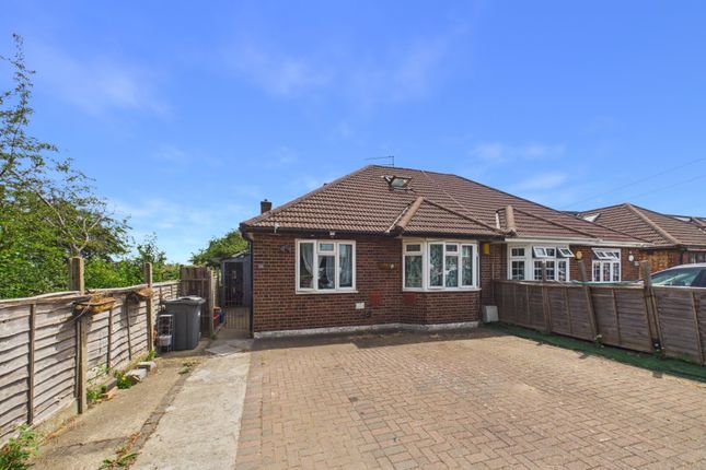 2 bed property, in Hatton Road, £550,000