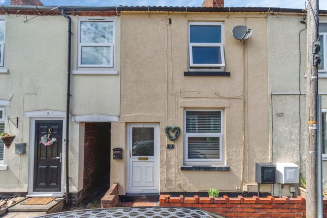 2 bed property, in Butts Road, £180,000