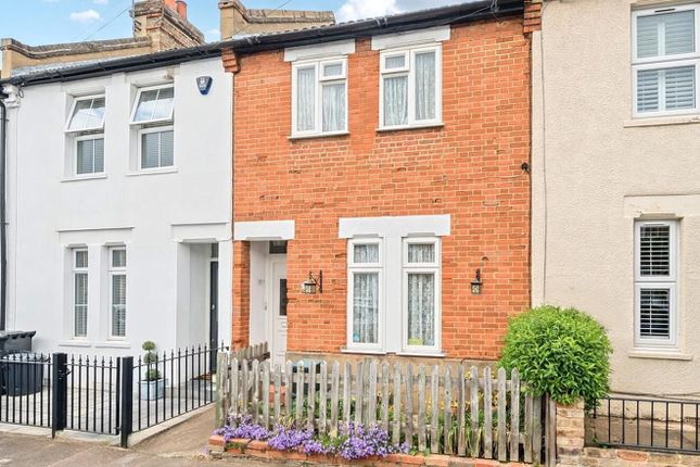 2 bed property, in Adelaide Road, £450,000
