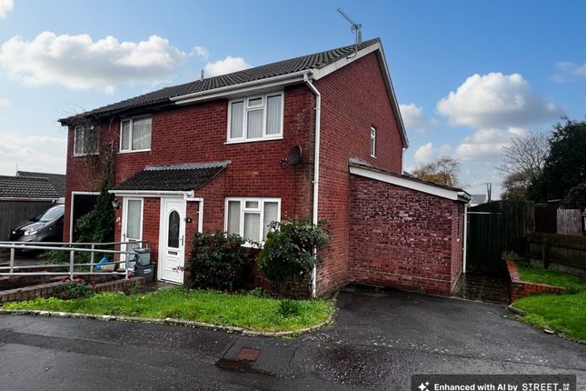 2 bed property, in Meadowcroft, £210,000