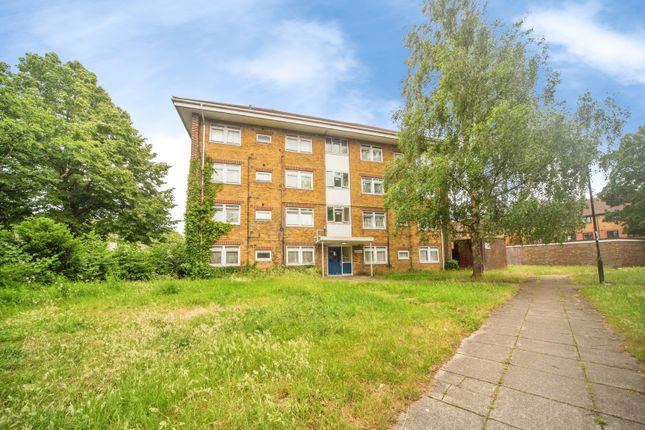 1 bed property, in Old Redbridge Road, £80,000