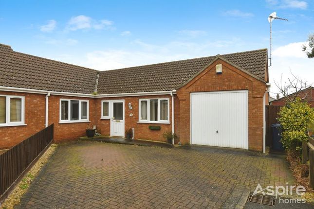 2 bed property, in Walnut Close, £190,000
