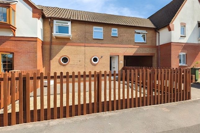 2 bed property, in Home Orchard, £235,000