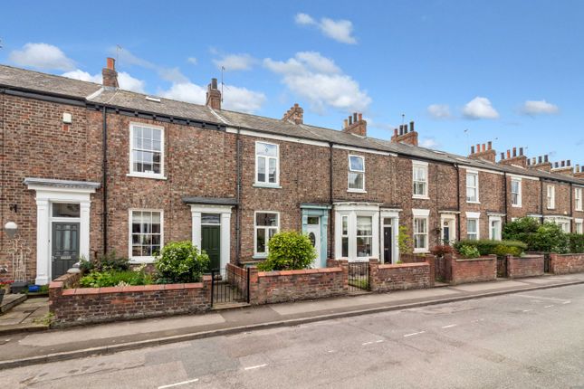 2 bed property, in Darnborough Street, £350,000