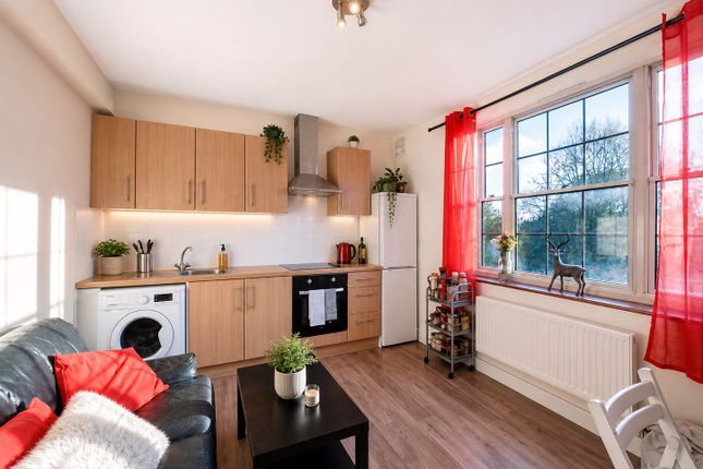3 bed property, in William Bonney Estate, £425,000