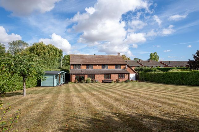 4 bed property, in Renhold Road, £900,000