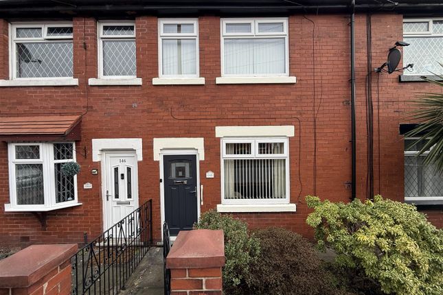 2 bed property, in Lodge Lane, £210,000