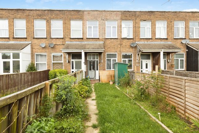 2 bed property, in Hesters Way Road, £200,000