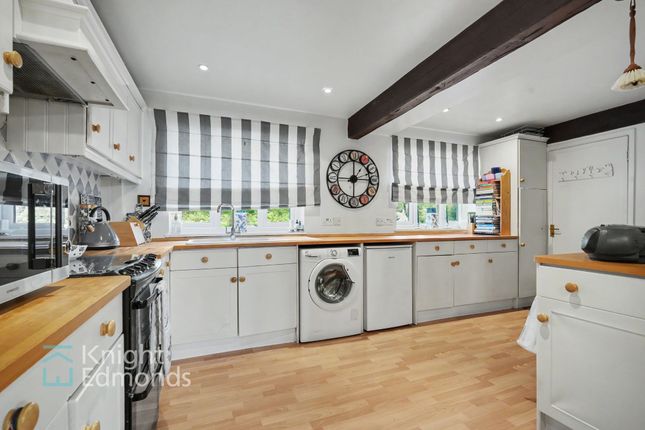 5 bed property, in Laddingford, £800,000