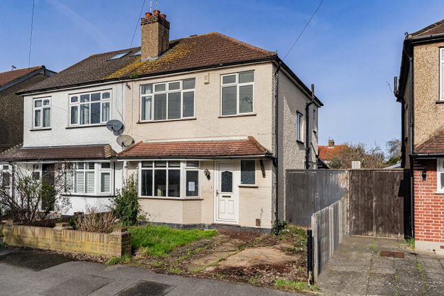 3 bed property, in Templedene Avenue, £450,000