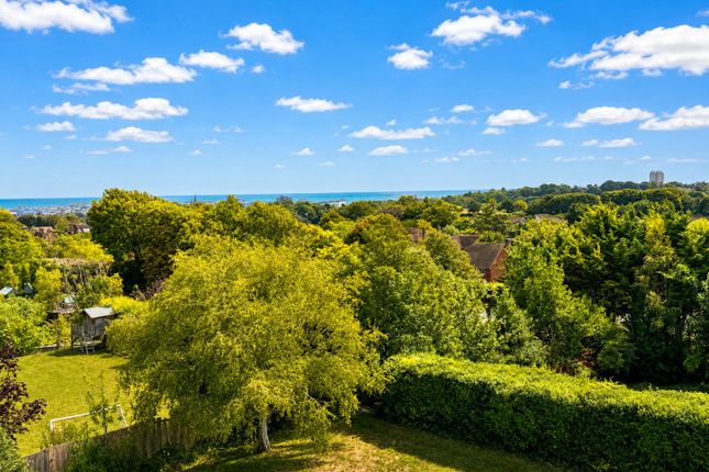 3 bed property, in Pashley Road, £325,000