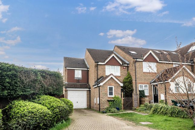 4 bed property, in Harriet Walker Way, £500,000