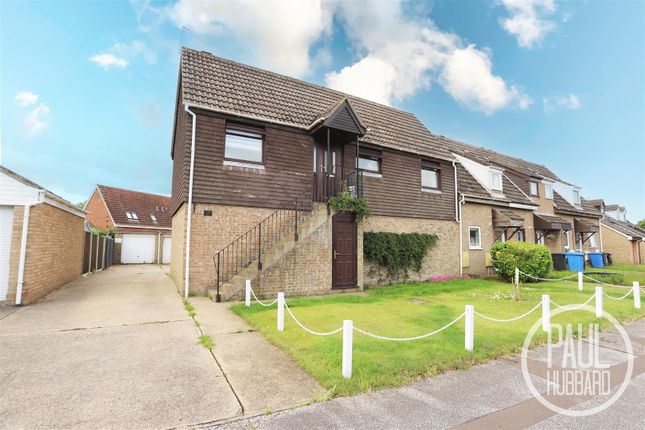 2 bed property, in Cowslip Crescent, £140,000