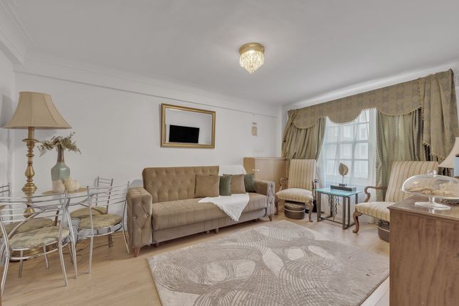 1 bed property, in Edgware Road, £405,000