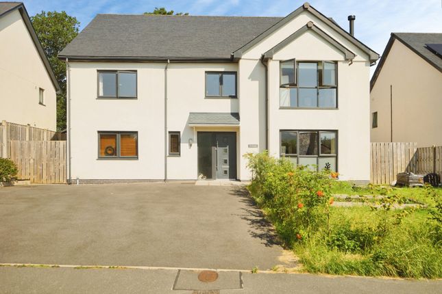 4 bed property, in Bryniau Hendre, £400,000