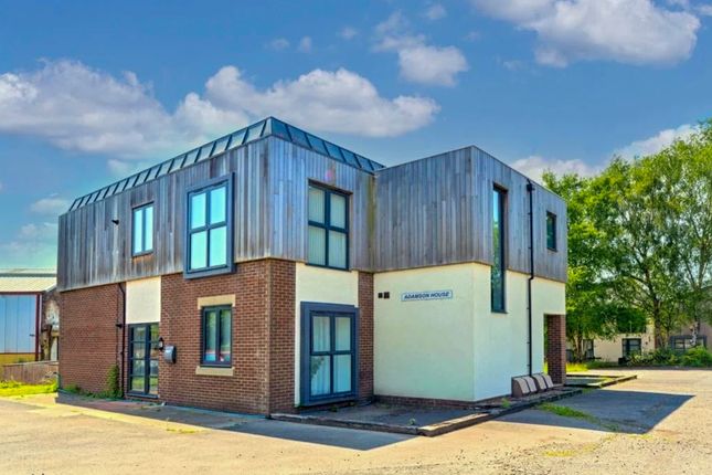 2 bed property, in Horsehay Court, £115,000