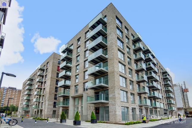 1 bed property, in Chamberlain Court, £345,000