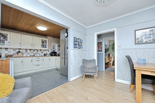 3 bed property, in Norwich Road, £325,000