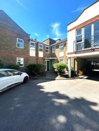 2 bed property, in Foxwood Green Close, £369,995
