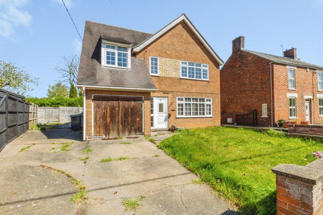 4 bed property, in Lincoln Road, £290,000