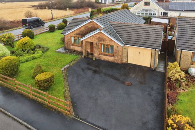3 bed property, in Waungoch, £329,995