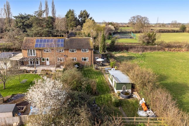 3 bed property, in Holtsmere End Lane, £595,000