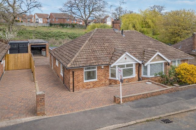 2 bed property, in Bibury Crescent, £225,000