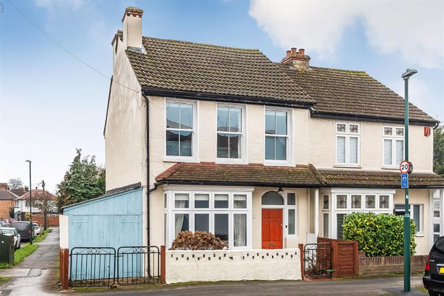 3 bed property, in Sunningdale Road, £575,000