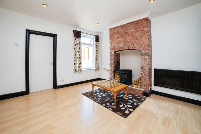 2 bed property, in Arundel Drive, £115,000
