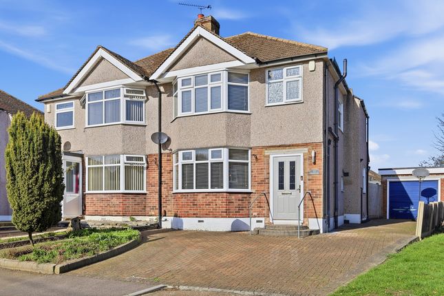 3 bed property, in Helmsdale Close, £525,000