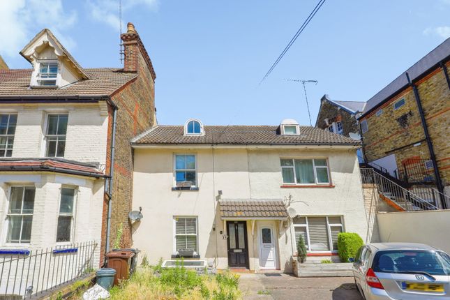 3 bed property, in New Road, £280,000