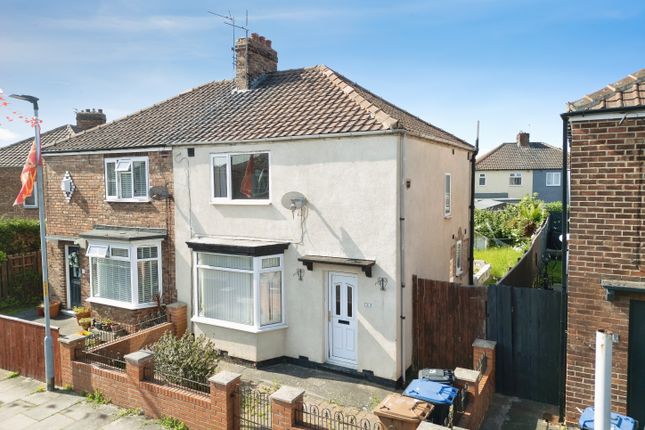 3 bed property, in Falcon Road, £120,000