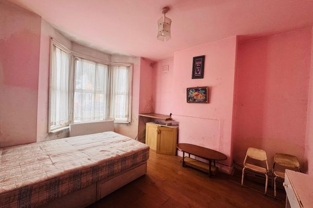 3 bed property, in Hounslow TW3, £499,950
